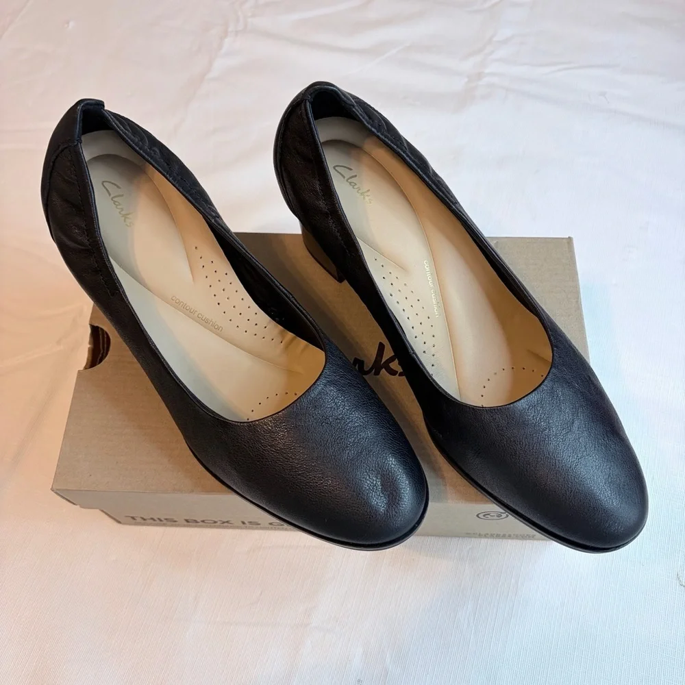 Clarks Women's Classic Black Heels - Picture 9 of 9